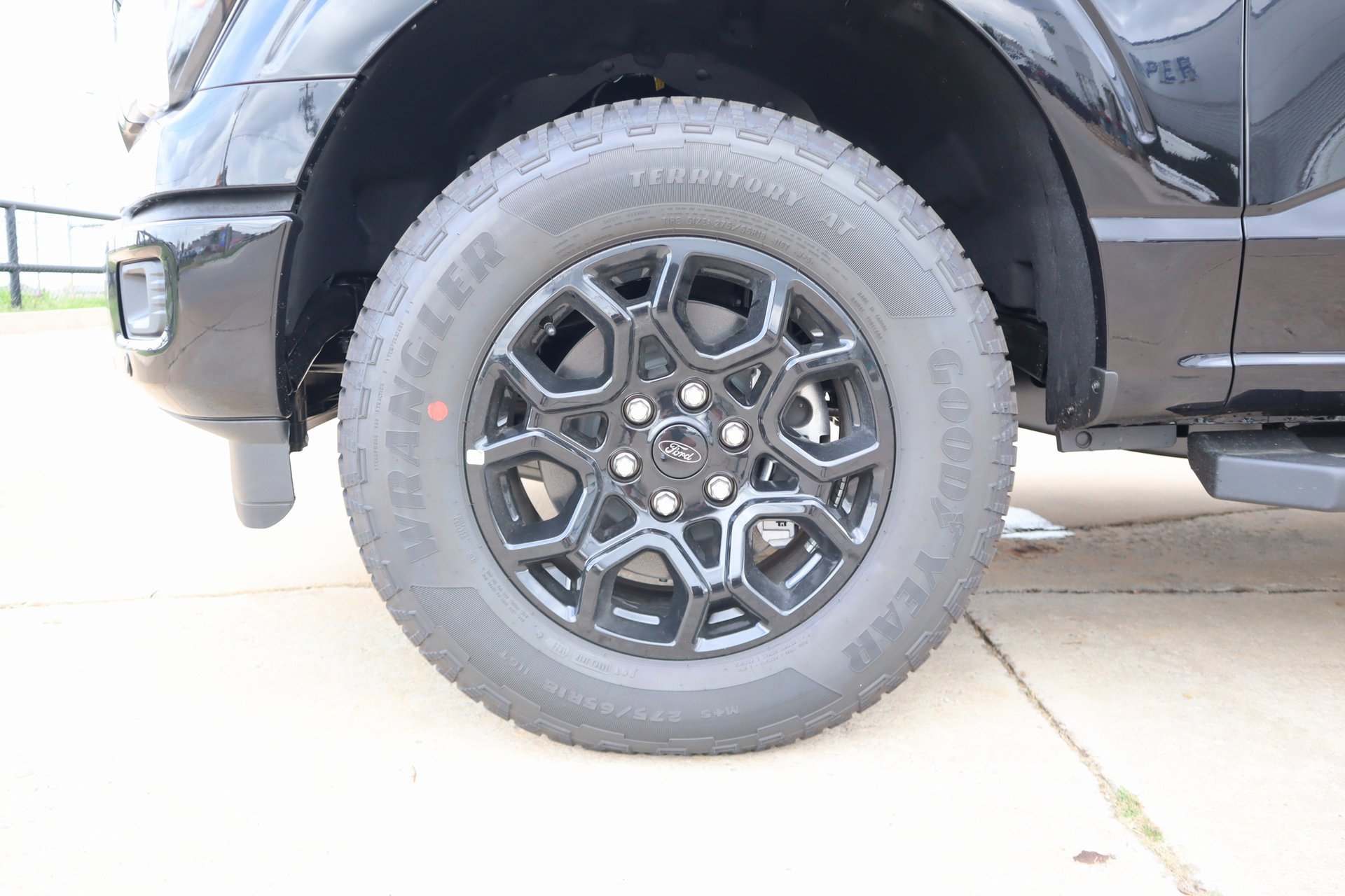 New 2025 Ford F150 Lariat w/ FX4 Off-Road Package image 19