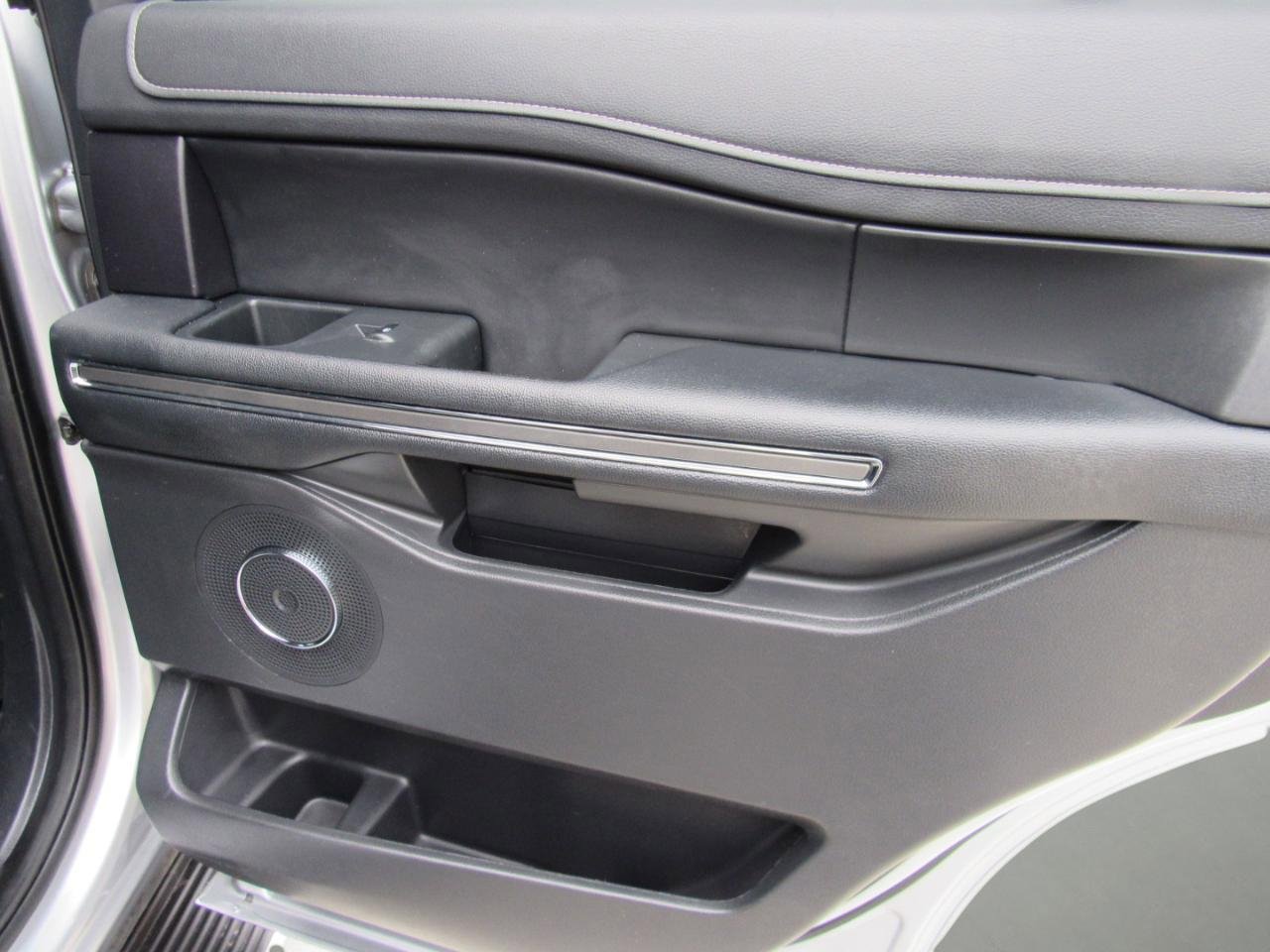 Used 2023 Ford Expedition XLT image 32