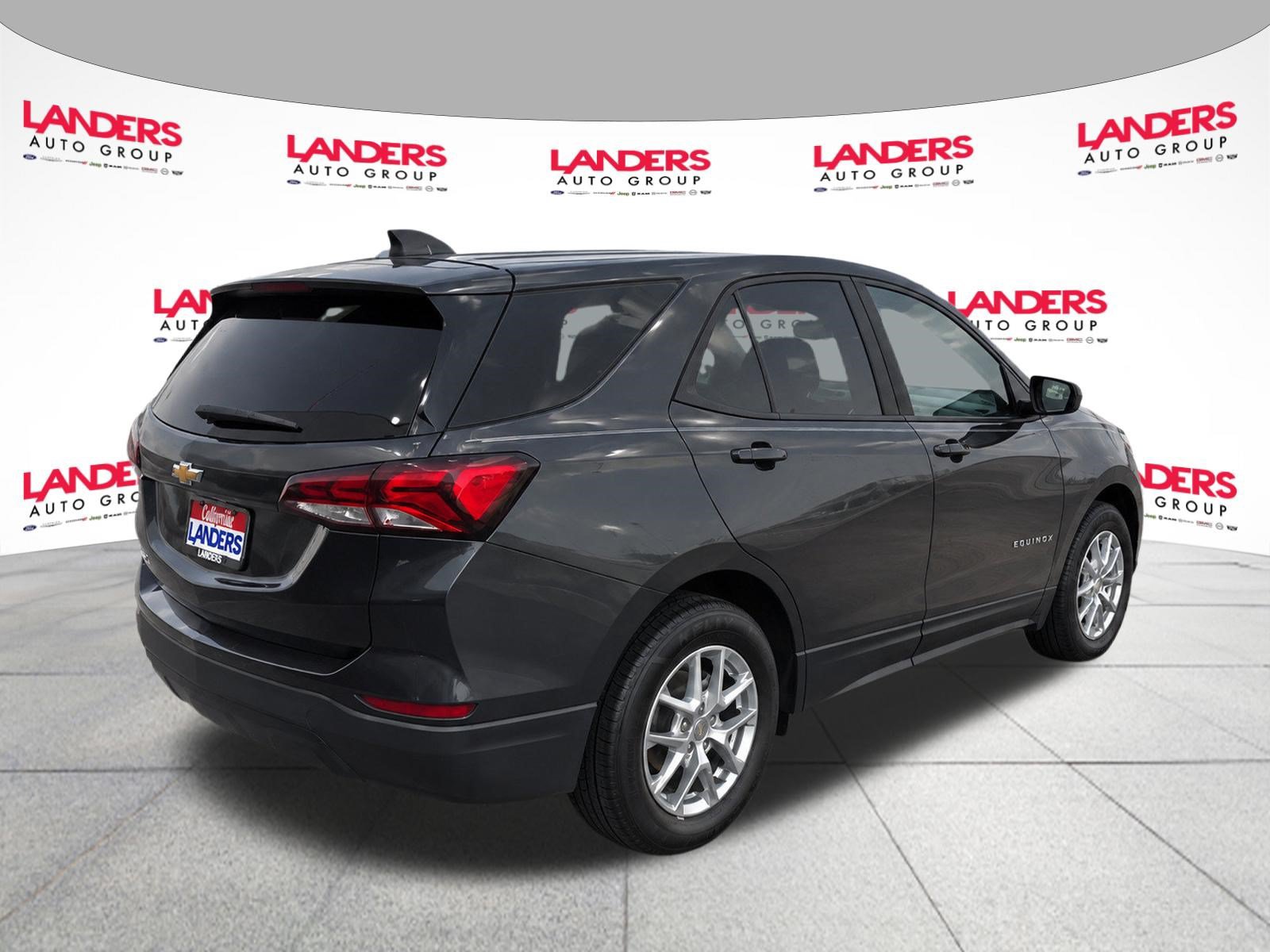 Used 2022 Chevrolet Equinox LS w/ LS Convenience Package FWD image 4