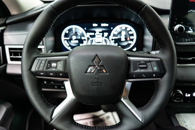 New 2025 Mitsubishi Outlander SEL image 13