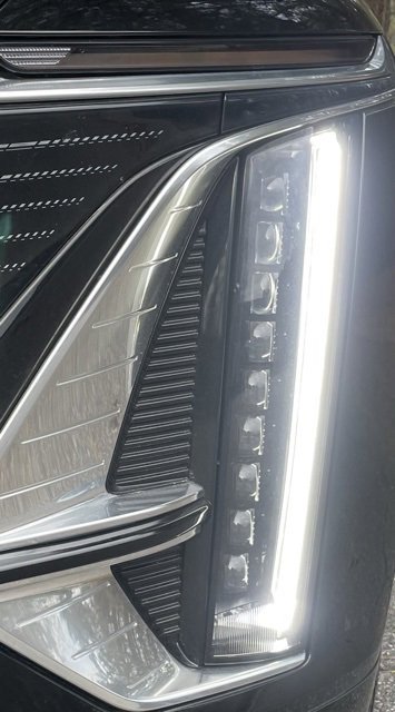 Used 2024 Cadillac Lyriq Luxury image 13