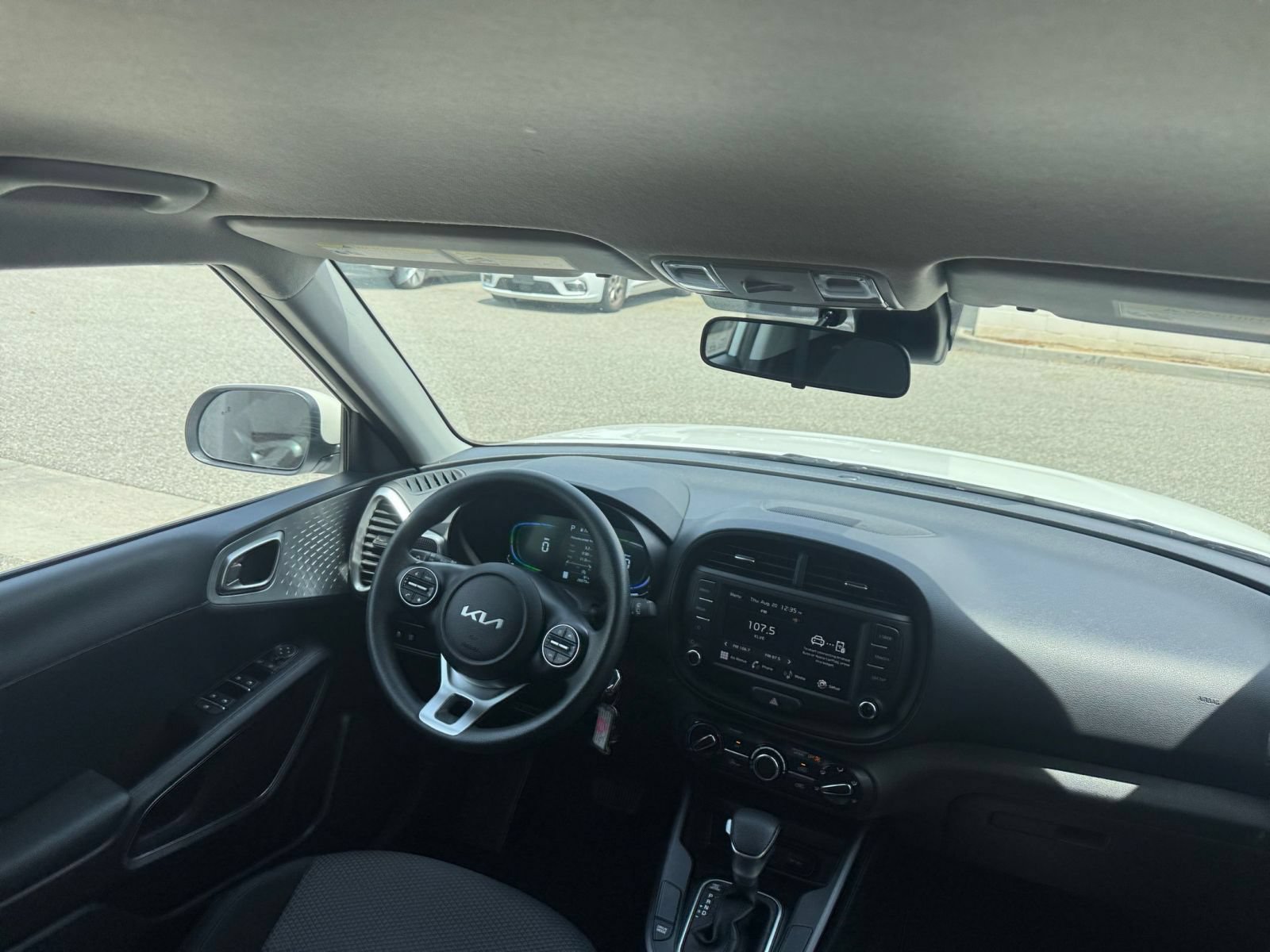 Used 2025 Kia Soul LX w/ LX Technology Package FWD image 31