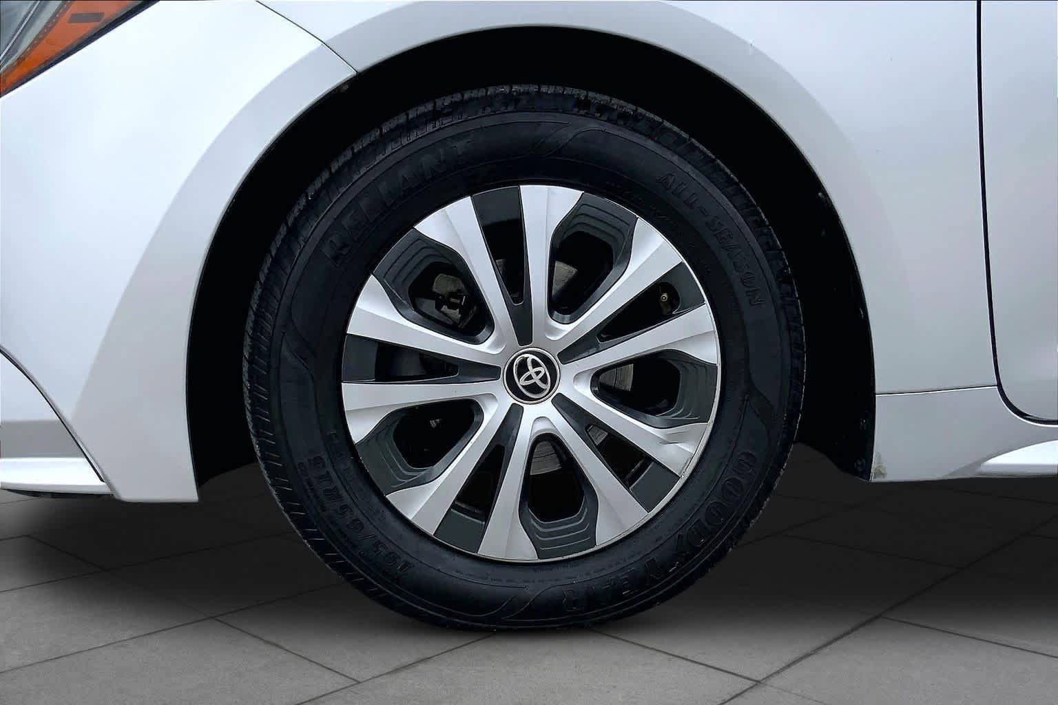 Used 2021 Toyota Corolla LE FWD image 11