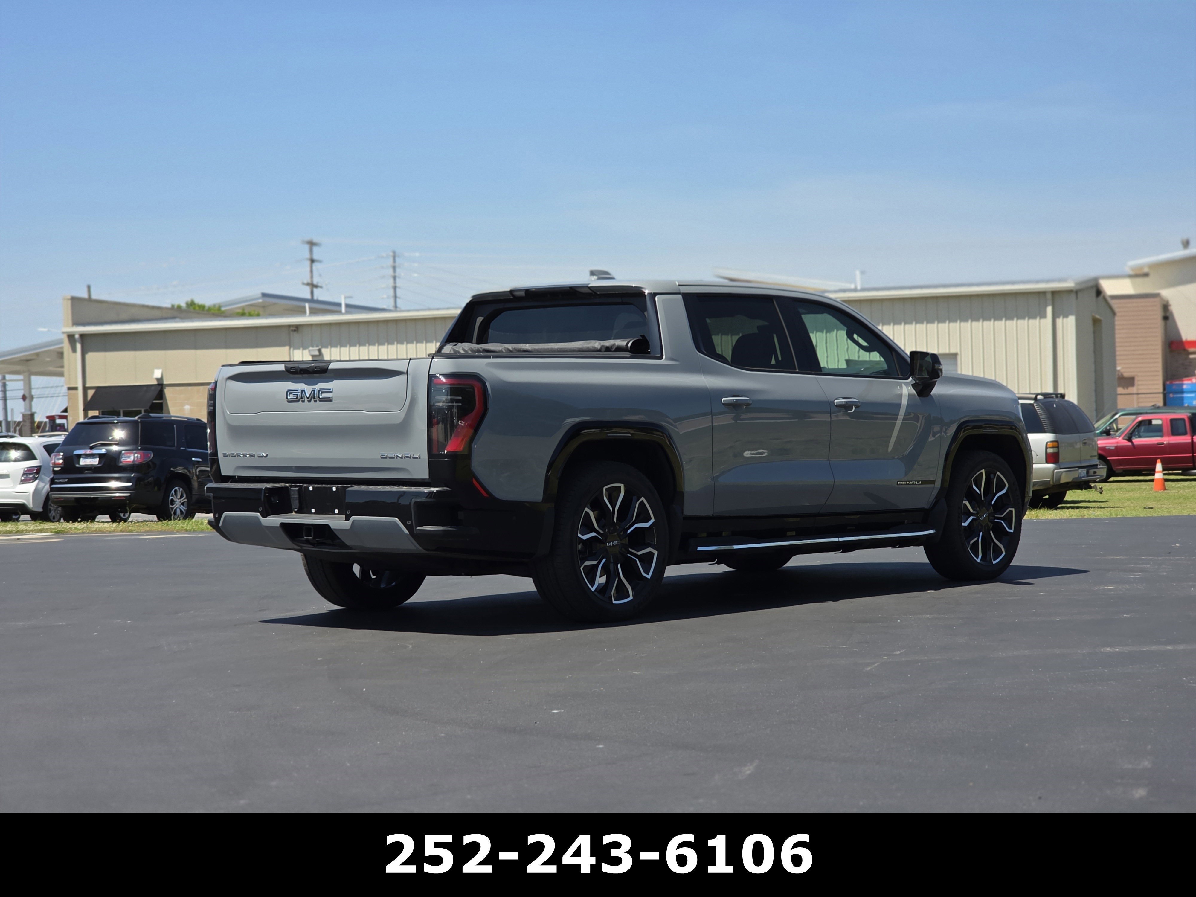 Used 2025 GMC Sierra EV Denali AWD/4WD image 7