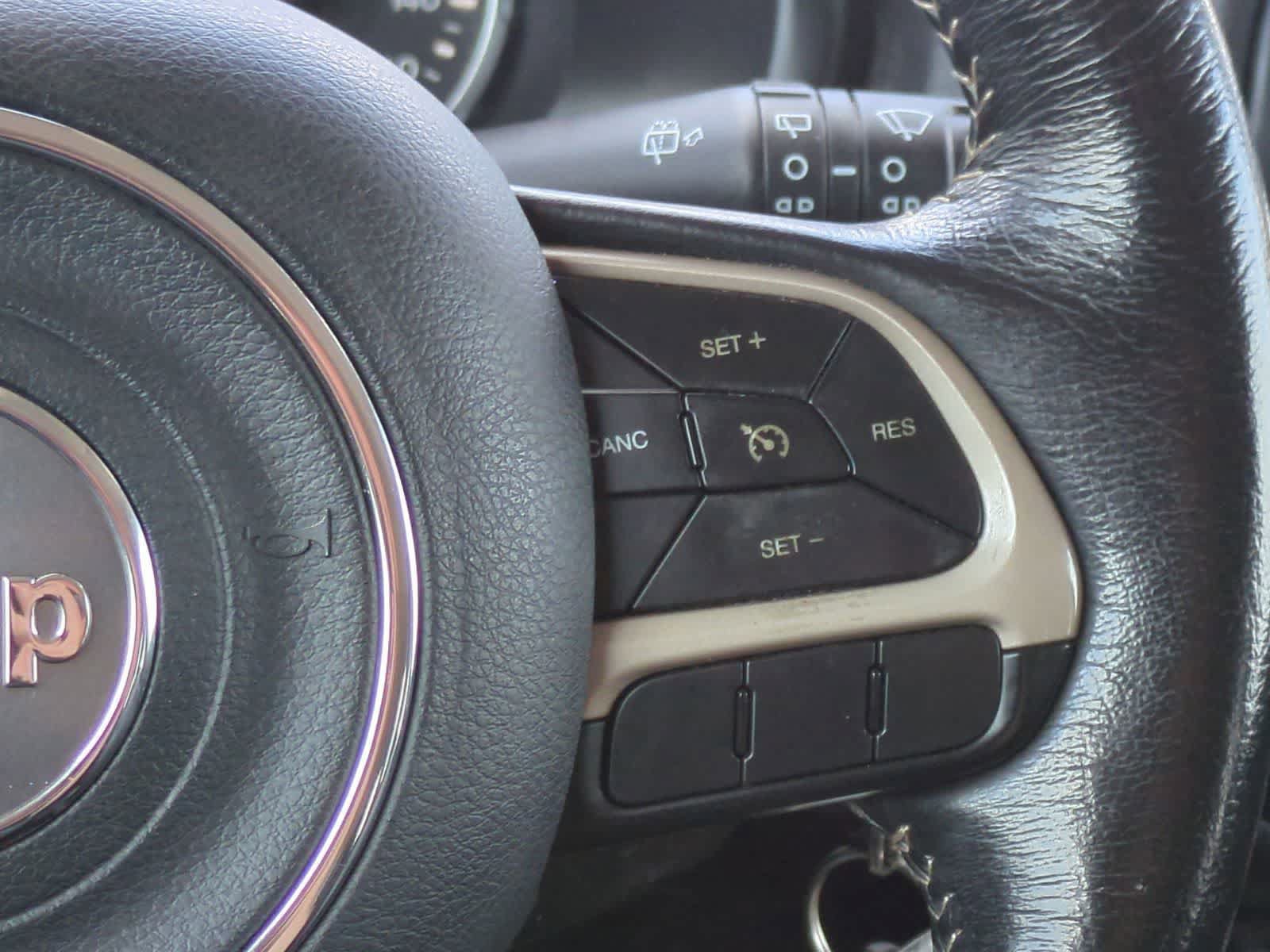 Used 2015 Jeep Renegade Limited FWD image 24