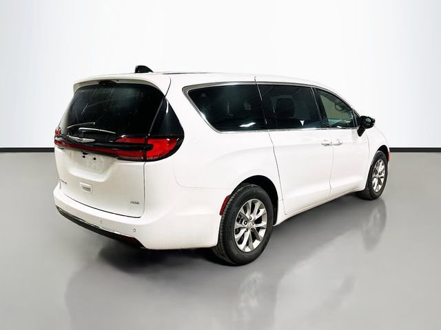 New 2026 Chrysler Pacifica Select image 6