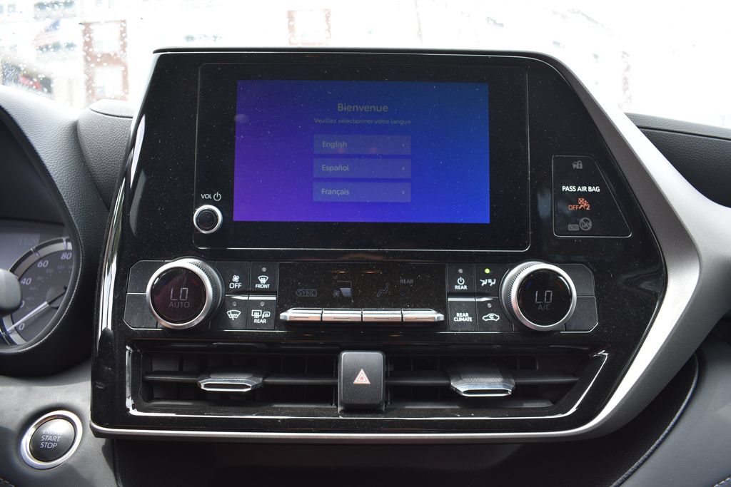 Used 2025 Toyota Highlander LE FWD image 18