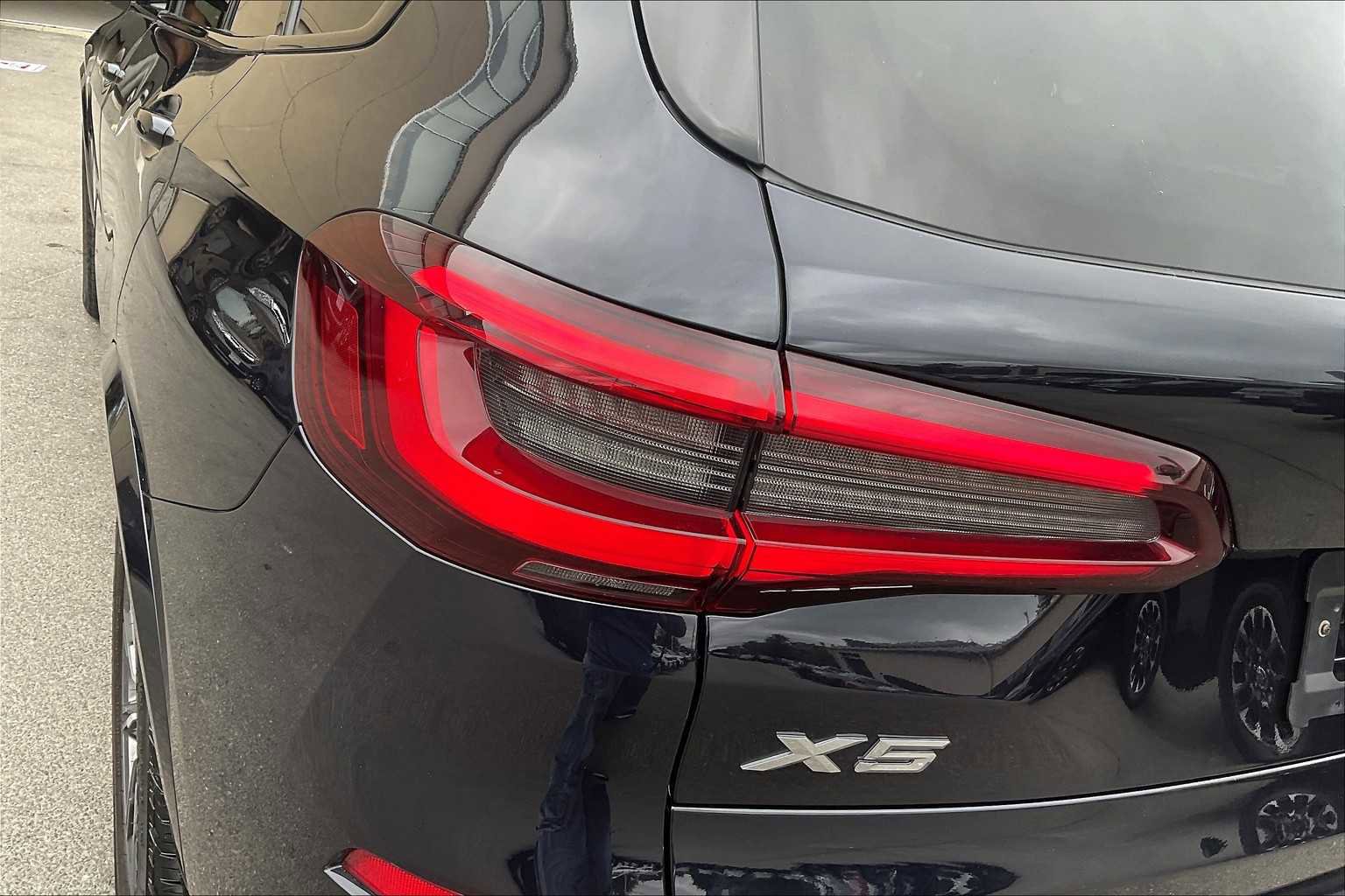 Used 2022 BMW X5 xDrive40i w/ M Sport Package image 33