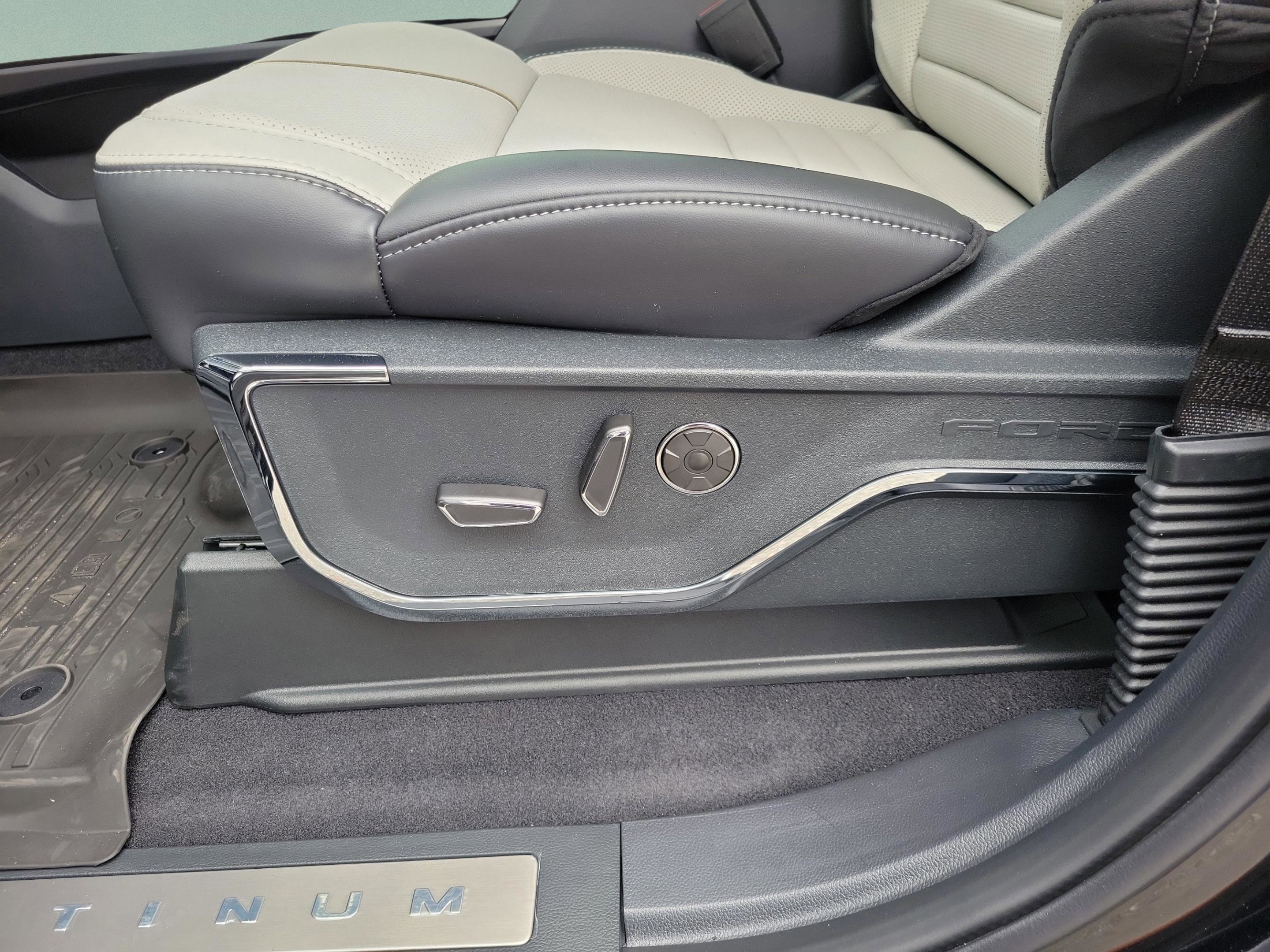 New 2025 Ford F150 Lightning Platinum image 25