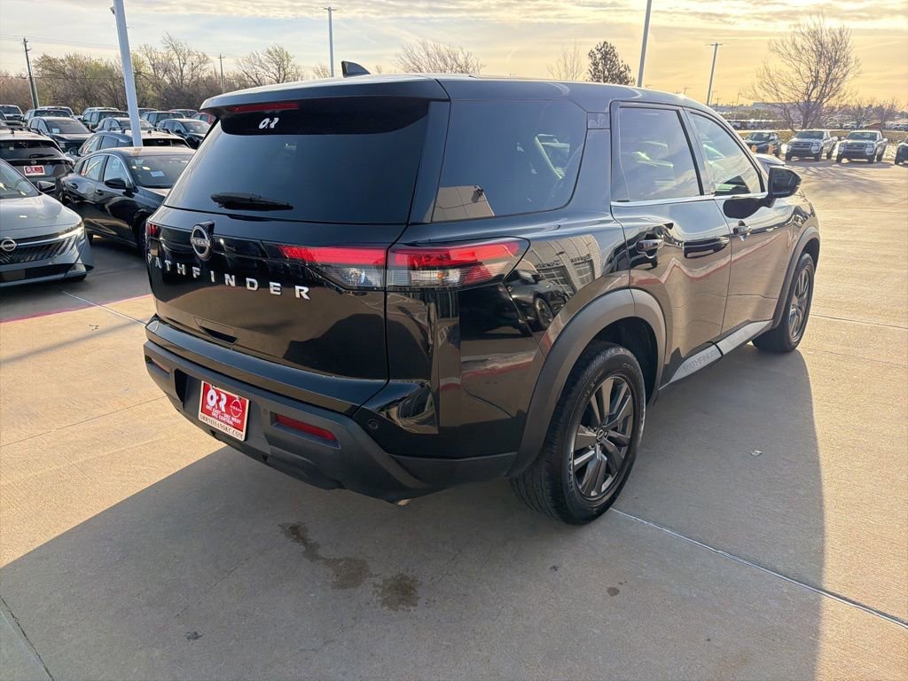 Used 2022 Nissan Pathfinder S image 5
