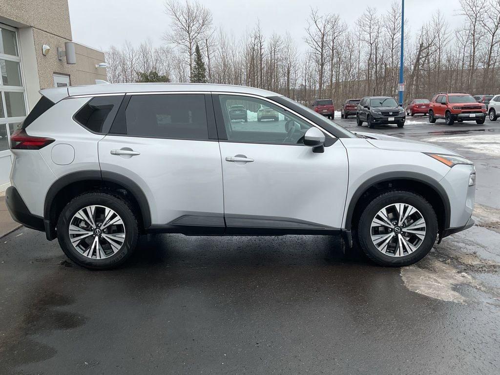 Used 2022 Nissan Rogue SV image 4