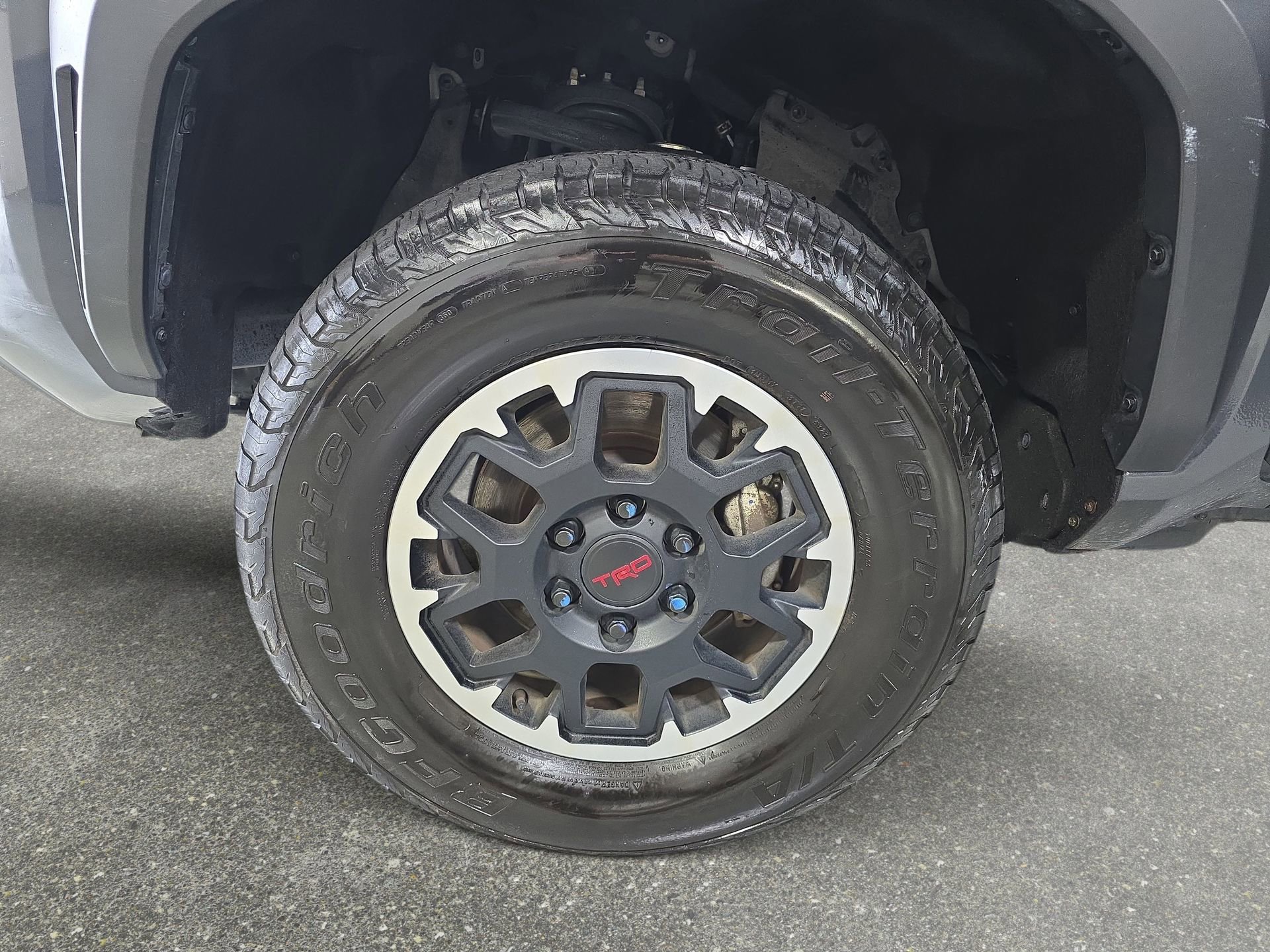 Used 2024 Toyota Tacoma TRD Off-Road AWD/4WD image 32