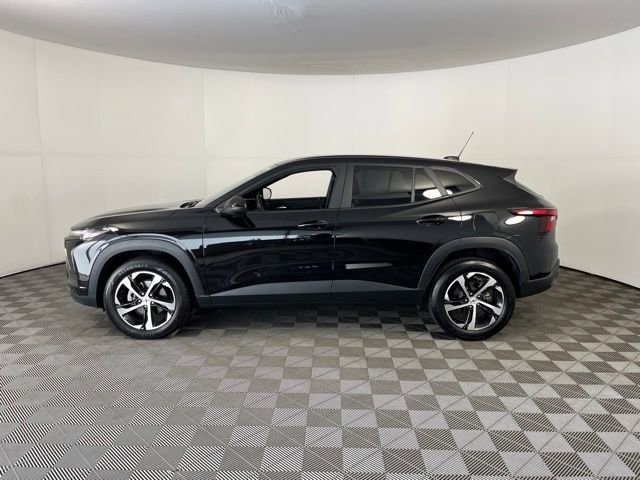 Used 2024 Chevrolet Trax RS FWD image 4