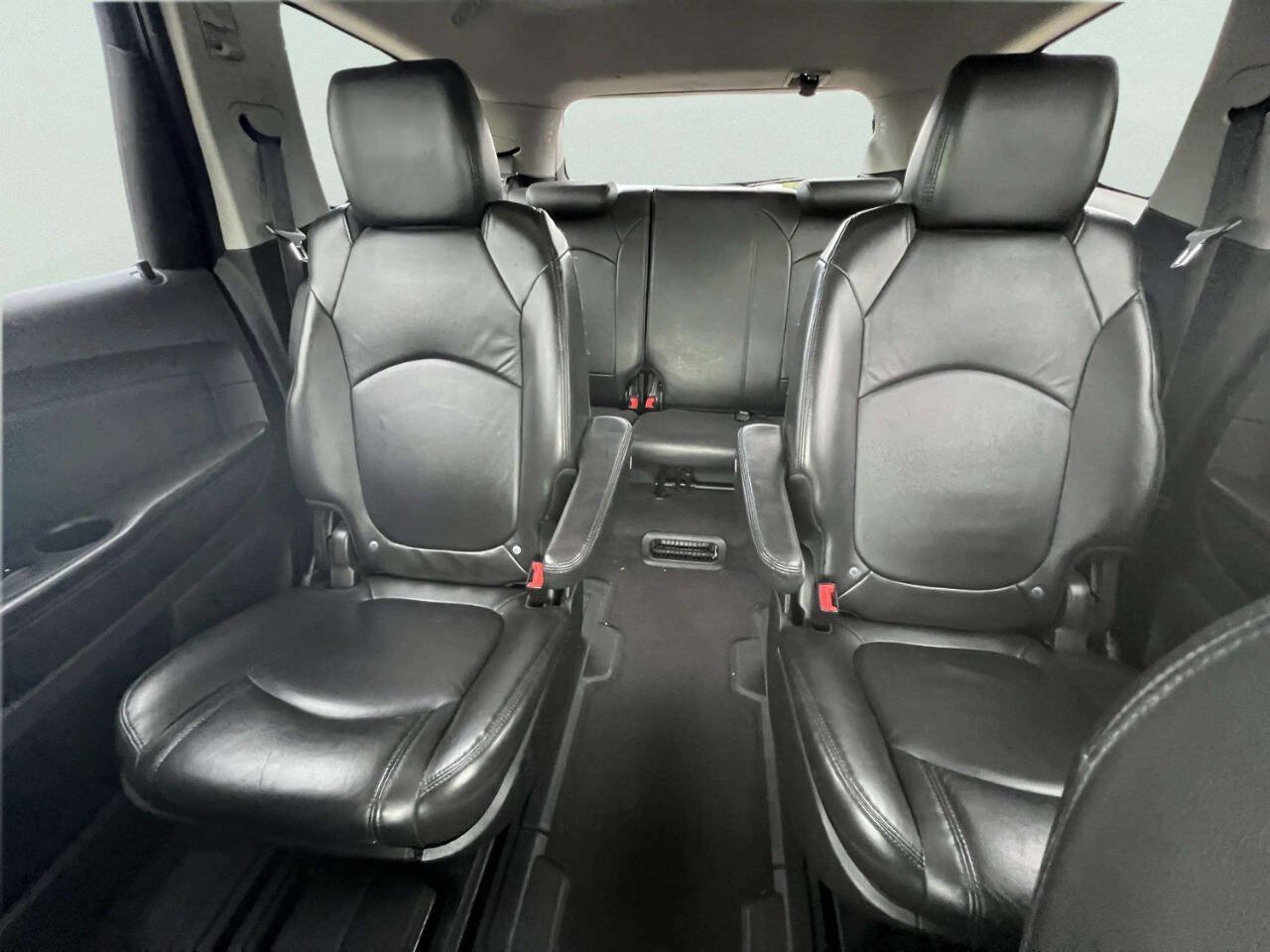 Used 2012 Chevrolet Traverse LT FWD image 11