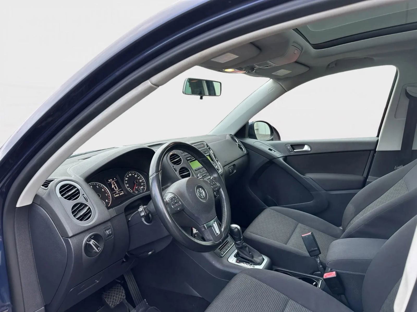 Used 2013 Volkswagen Tiguan S image 8