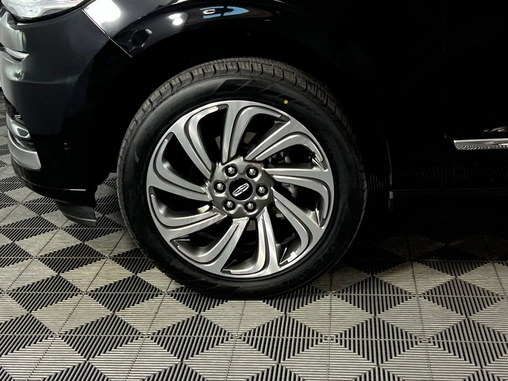 Used 2024 Lincoln Navigator Reserve image 12