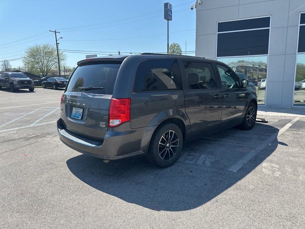 Used 2018 Dodge Grand Caravan GT image 3