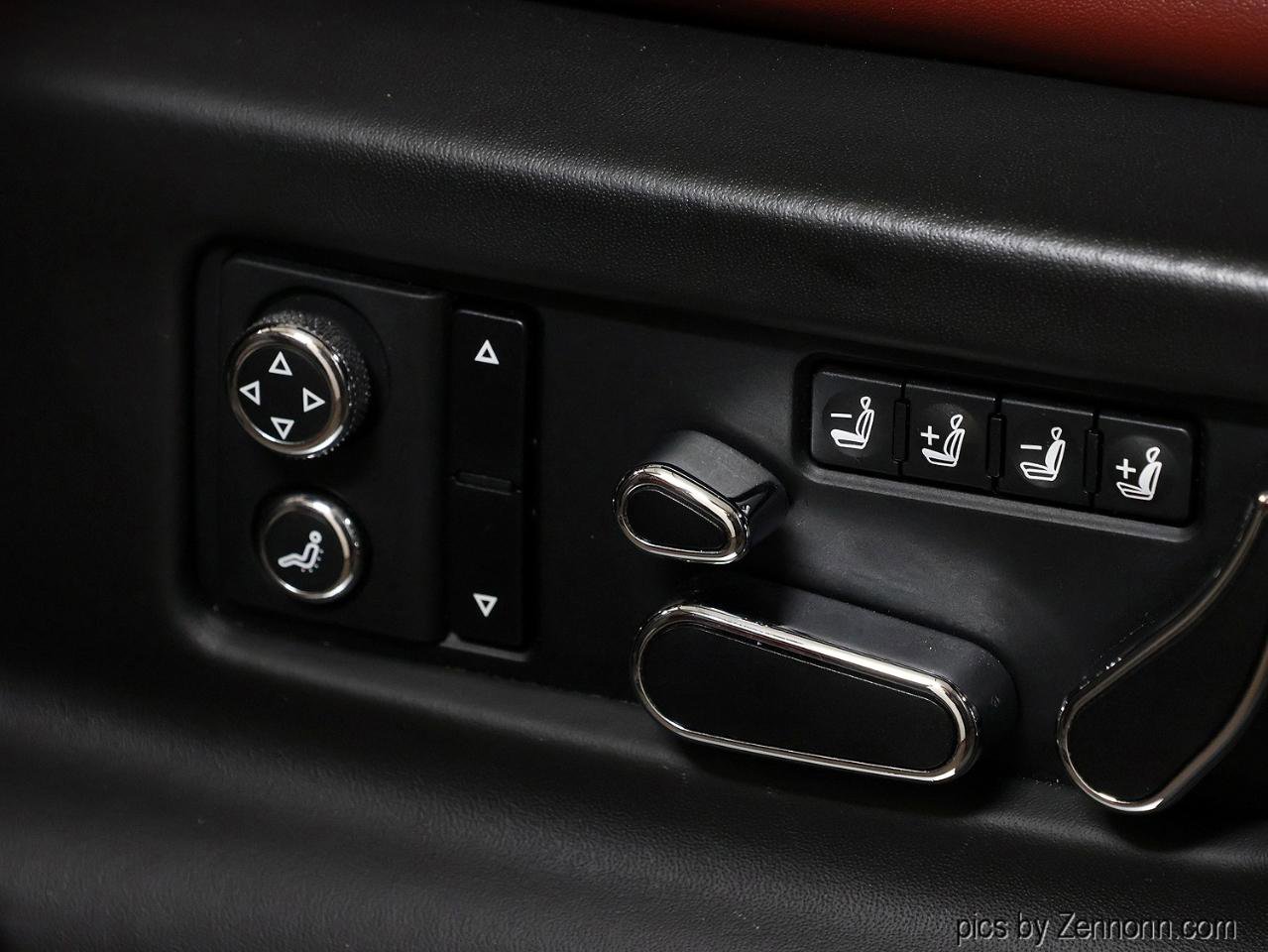 Used 2017 Bentley Bentayga image 34