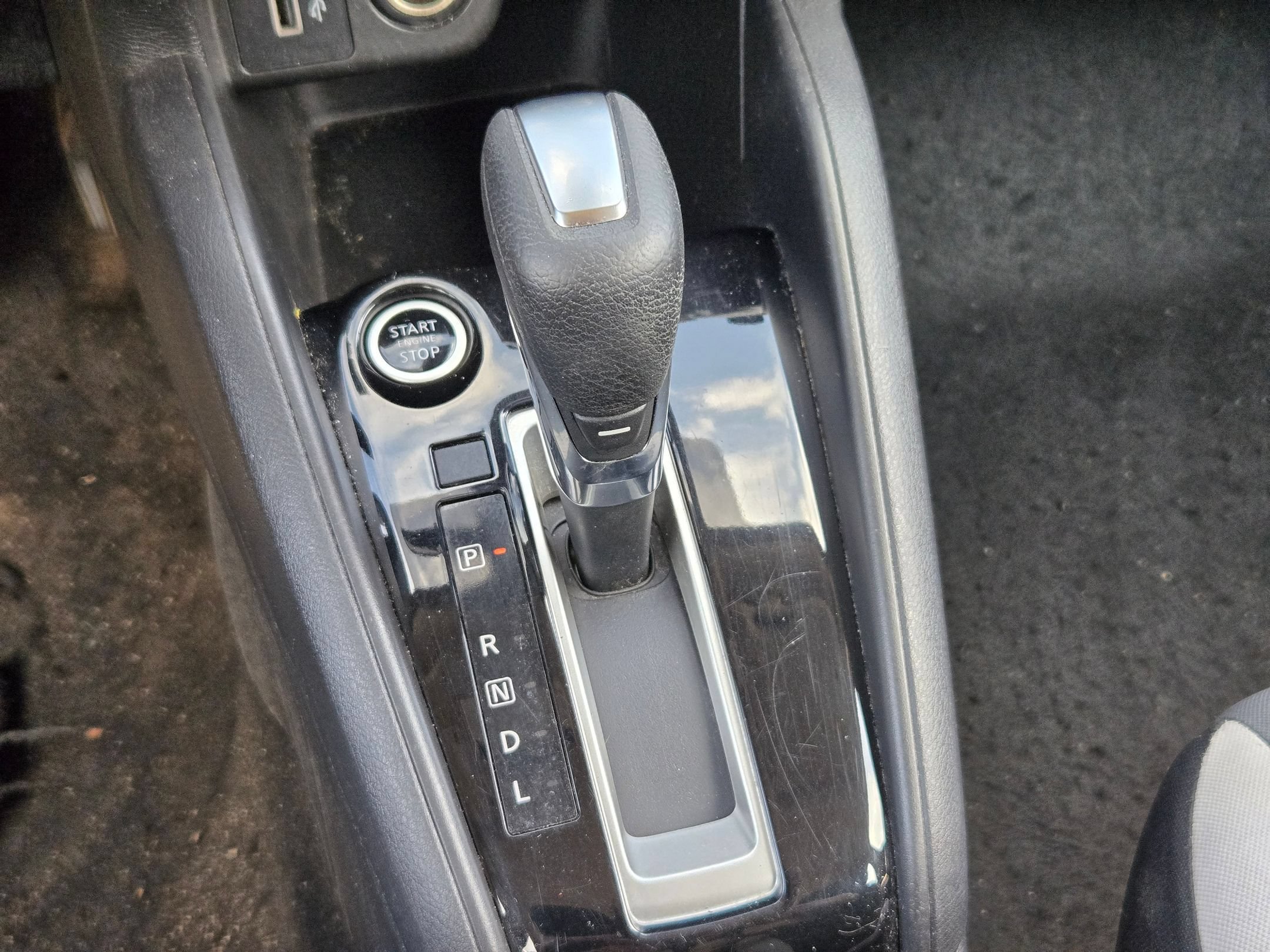 Used 2020 Nissan Versa SV FWD image 19