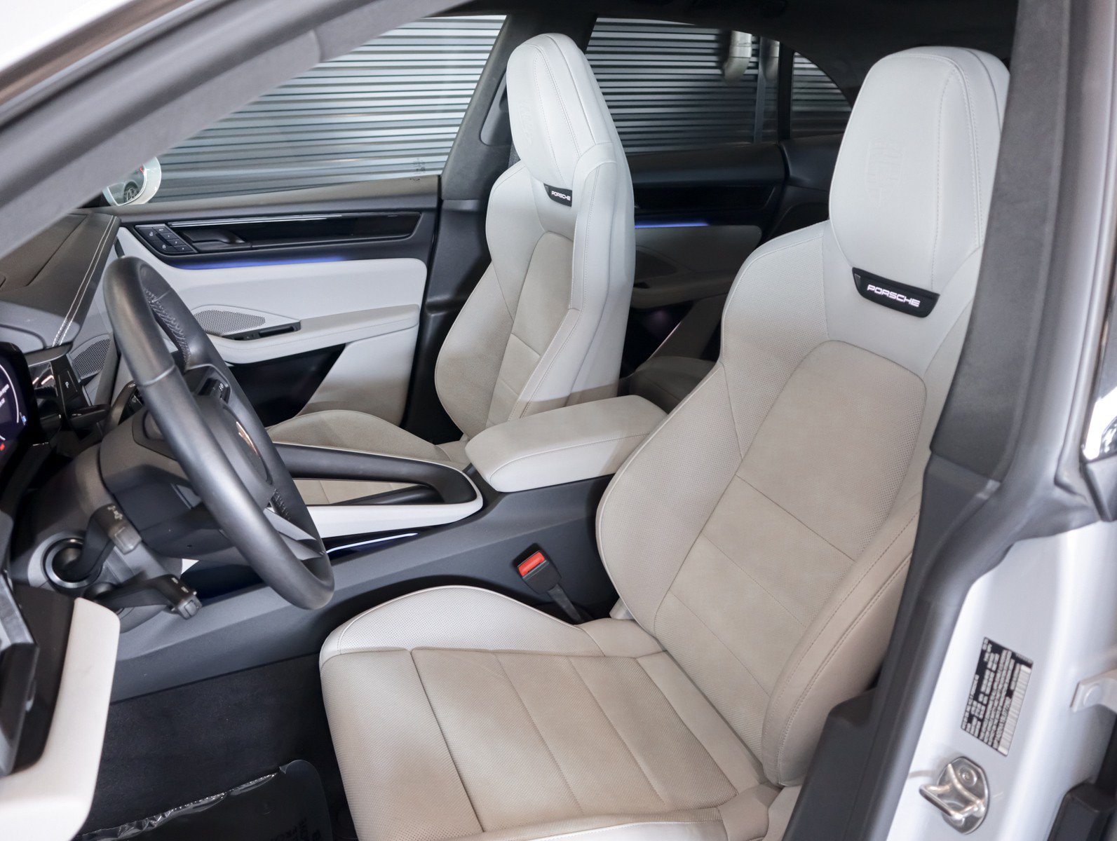 Used 2025 Porsche Macan Electric RWD image 5
