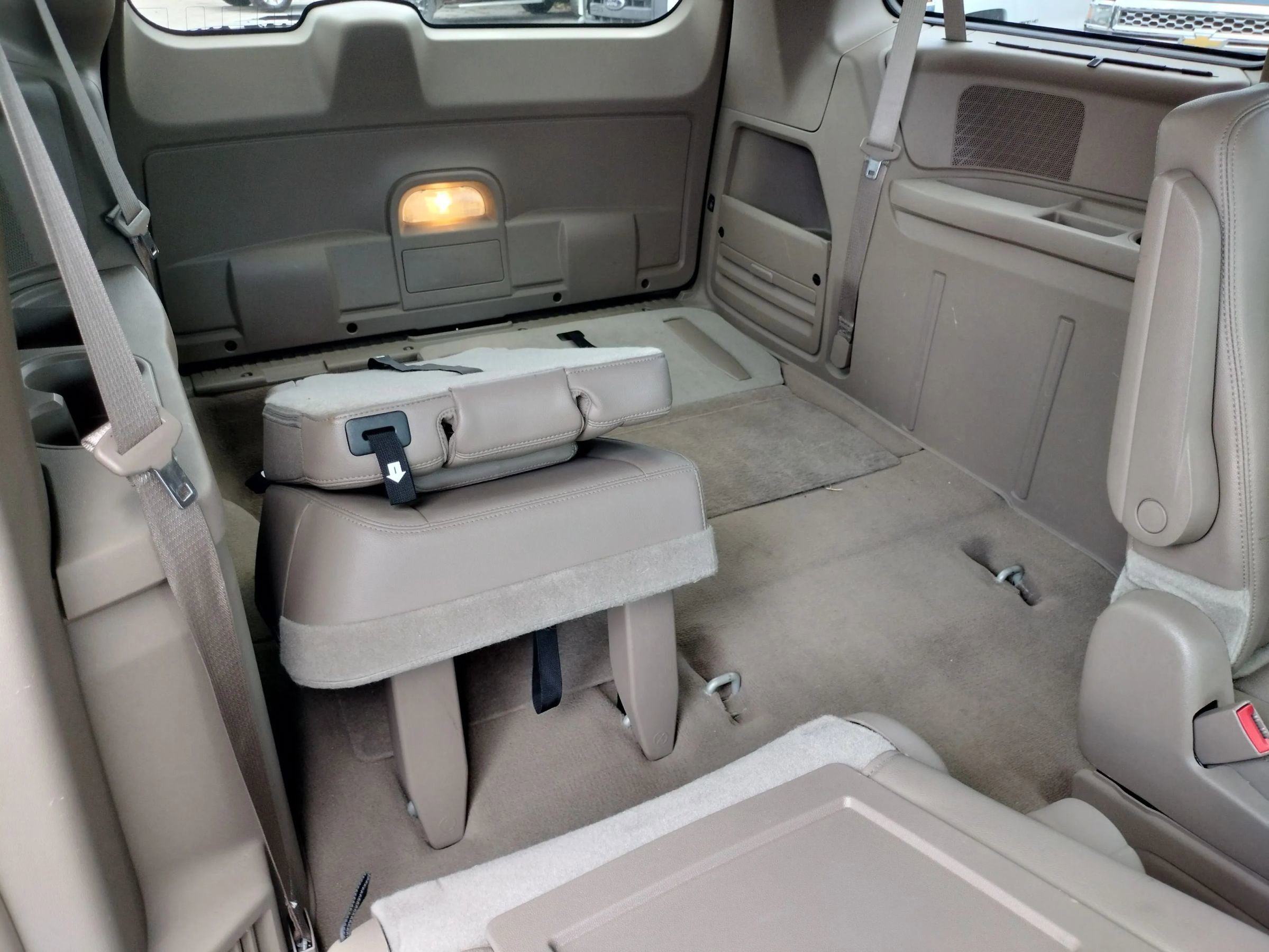 Used 2014 Chrysler Town & Country Touring-L w/ Driver Convenience Group FWD image 25