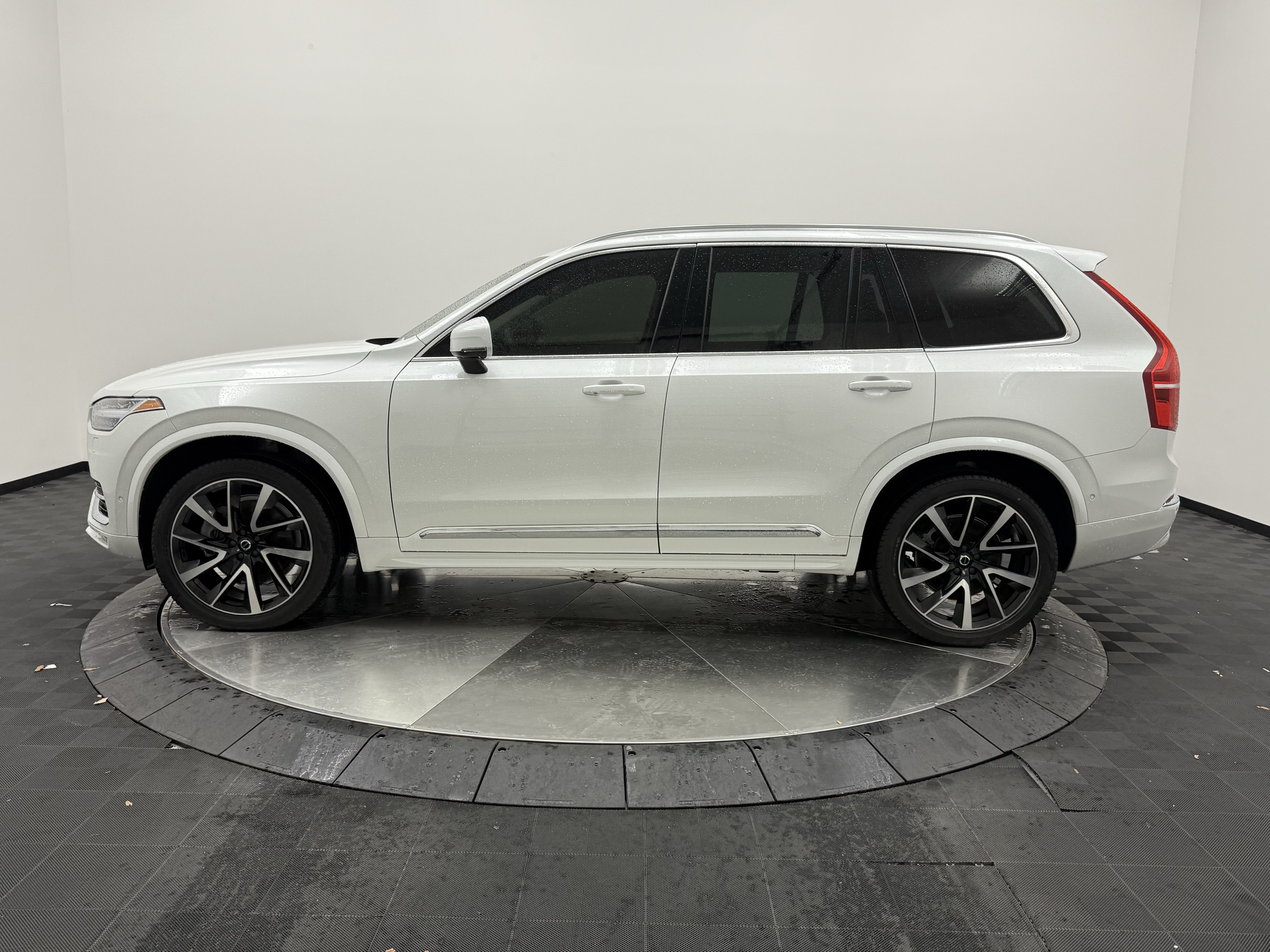 Used 2023 Volvo XC90 B5 Plus w/ Protection Package Premier AWD/4WD image 4