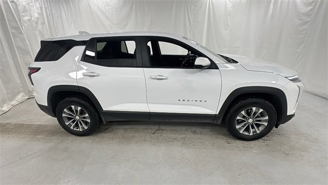 Used 2025 Chevrolet Equinox LT image 2