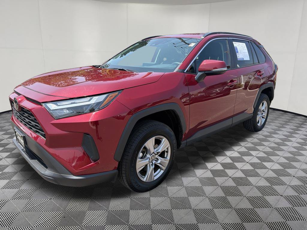 Used 2025 Toyota RAV4 XLE AWD/4WD image 3
