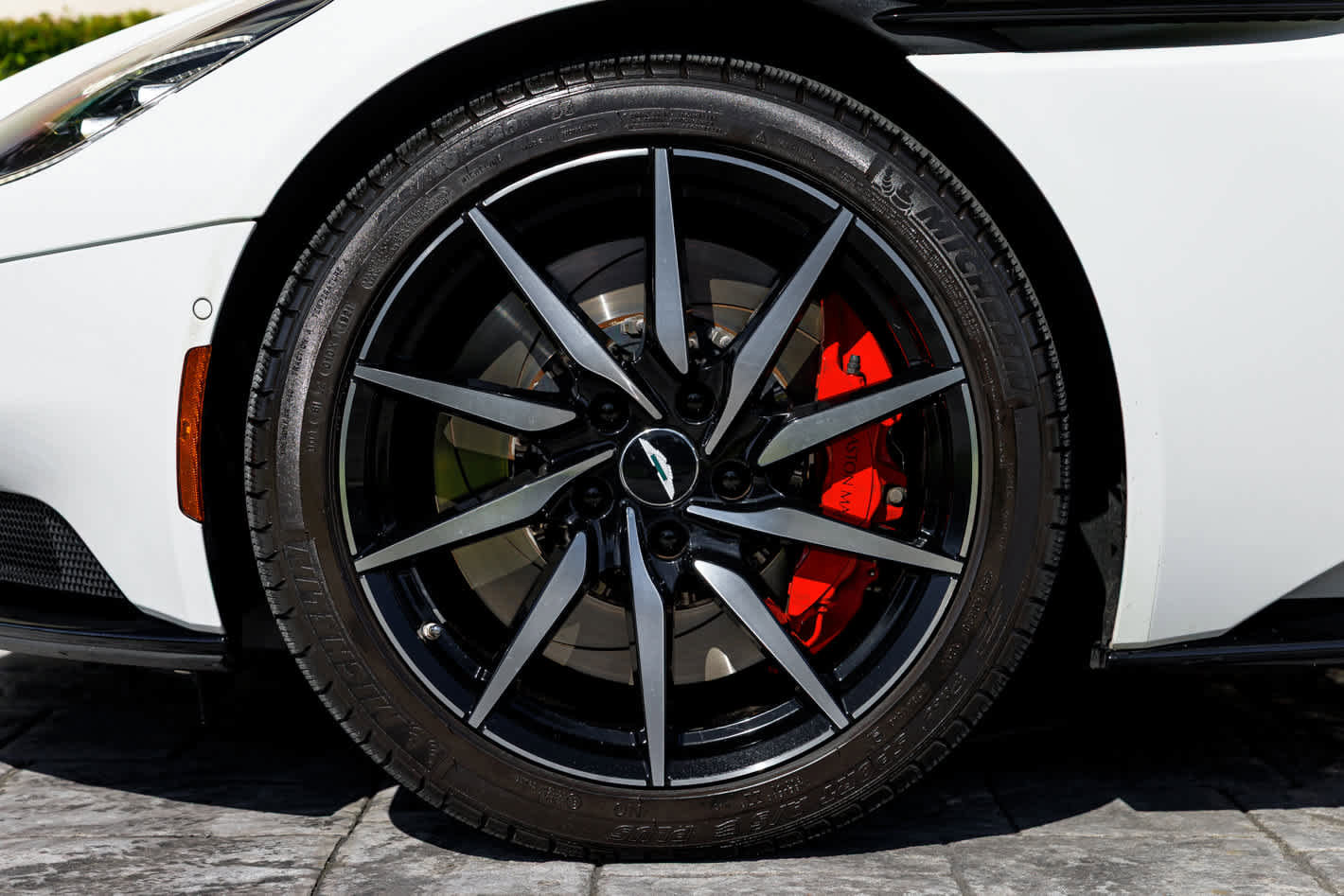 Used 2019 Aston Martin DB11 Volante image 41