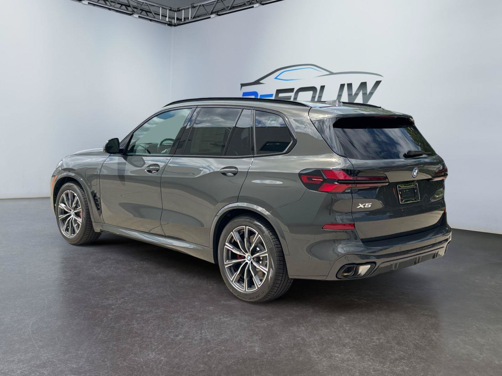 New 2026 BMW X5 xDrive50e w/ M Sport Package AWD/4WD image 5