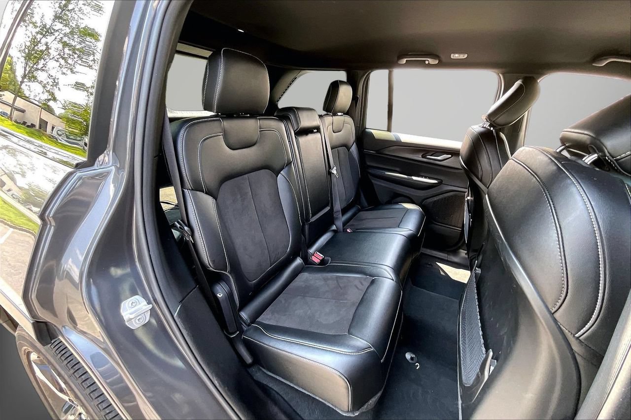 Used 2023 Jeep Grand Cherokee Altitude AWD/4WD image 23