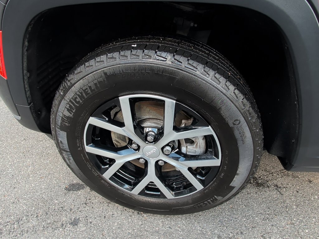 Used 2023 Jeep Grand Cherokee L Limited AWD/4WD image 9