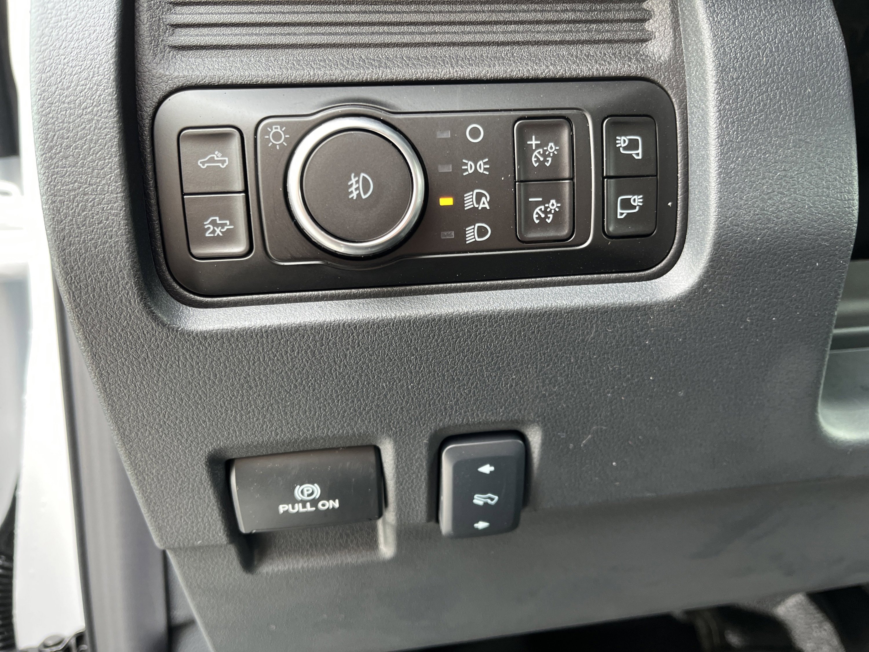 Used 2026 Ford F250 Lariat w/ Tremor Off-Road Package image 16