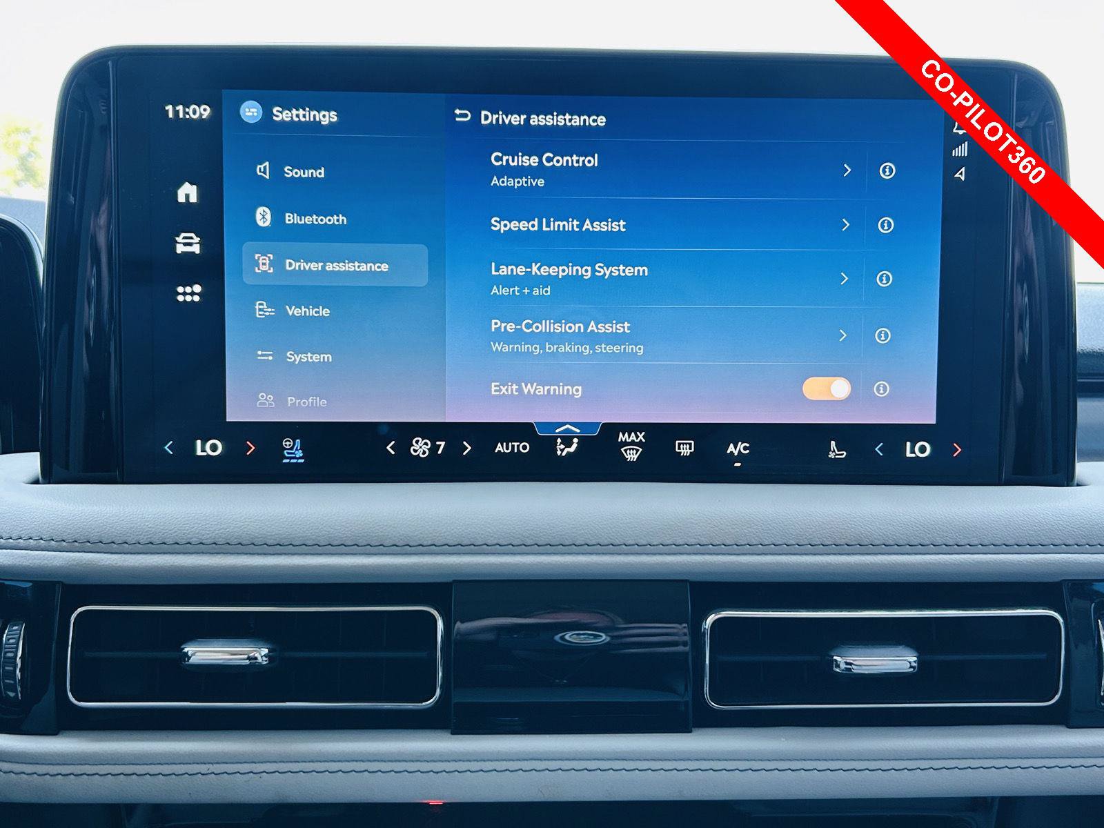 Used 2025 Lincoln Aviator AWD image 9