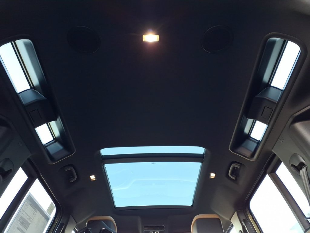 New 2026 Land Rover Defender 110 X-Dynamic SE AWD/4WD image 23