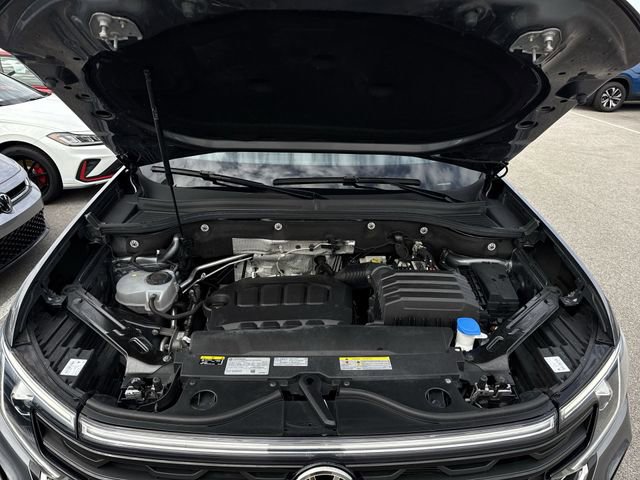 Certified 2024 Volkswagen Atlas Cross Sport SE w/ Black Wheel Package image 28