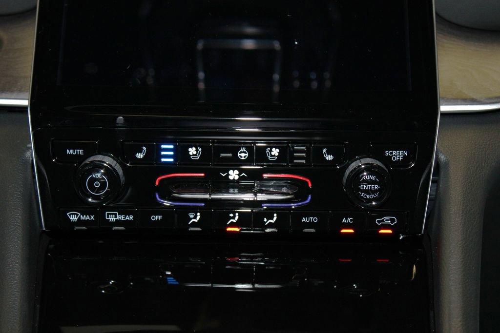 New 2025 Jeep Grand Cherokee Limited w/ Luxury Tech Group II image 18