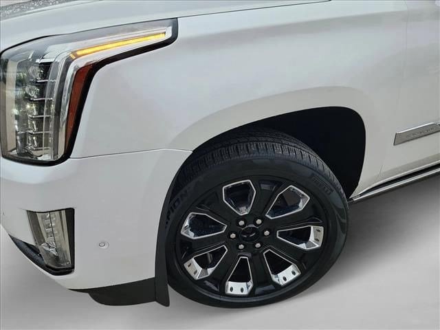 Used 2017 Cadillac Escalade Platinum image 2