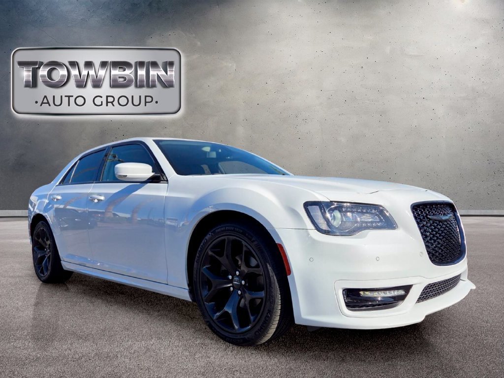 Used 2022 Chrysler 300 Touring L w/ Popular Equipment Group RWD image 2