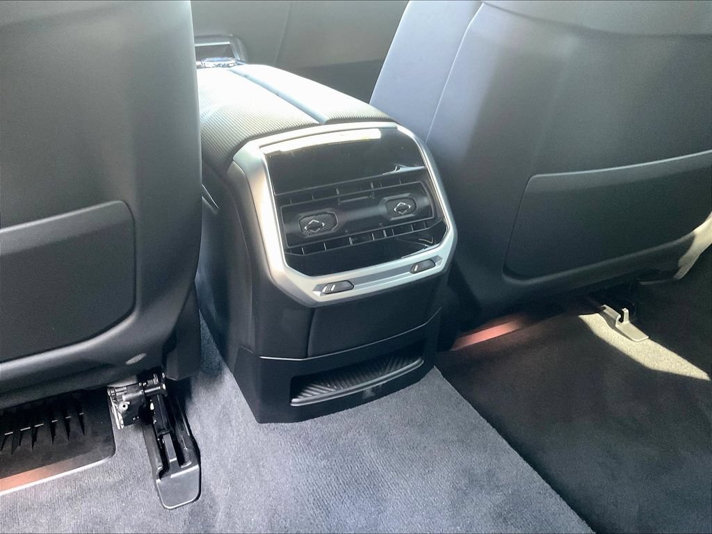 Used 2023 BMW i7 xDrive60 w/ Executive Package 2 AWD/4WD image 10