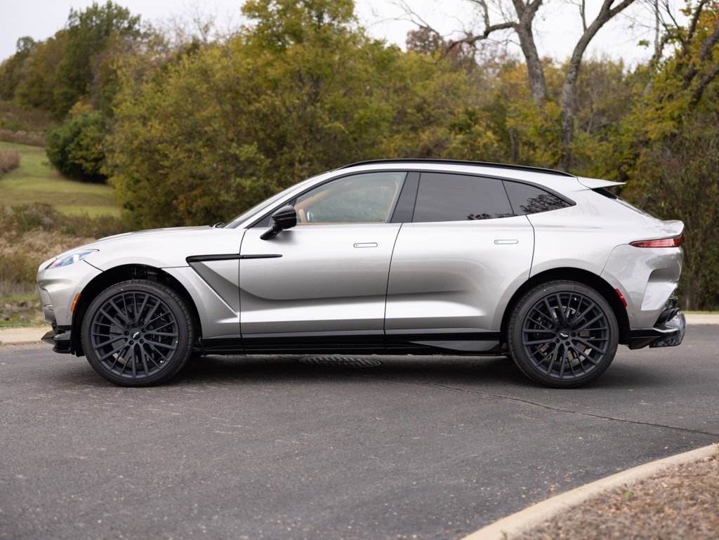 New 2026 Aston Martin DBX 707 image 5