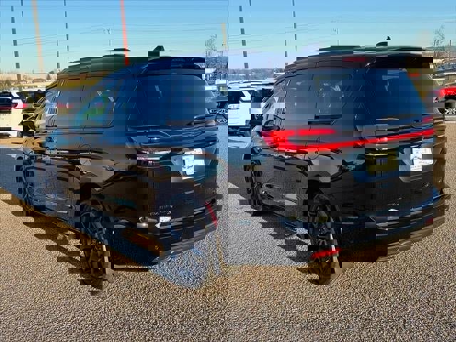 New 2026 Chrysler Pacifica Select w/ S Appearance Package image 31