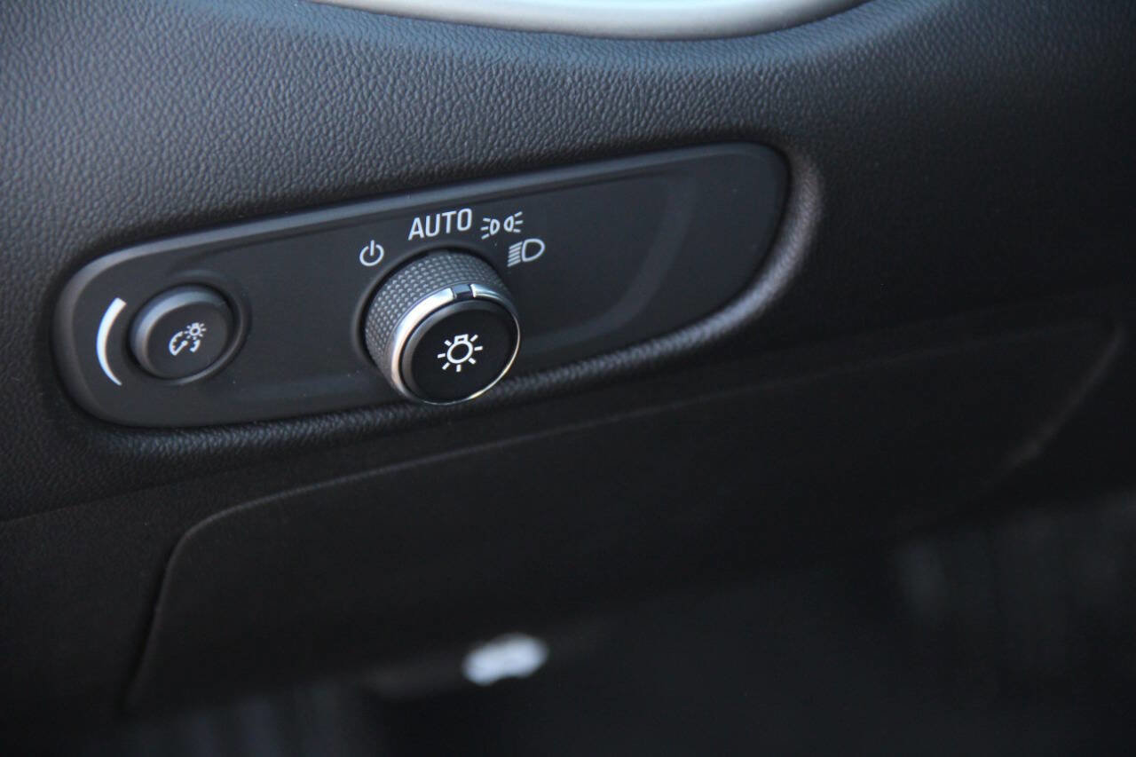 Used 2024 Chevrolet Malibu LT image 25