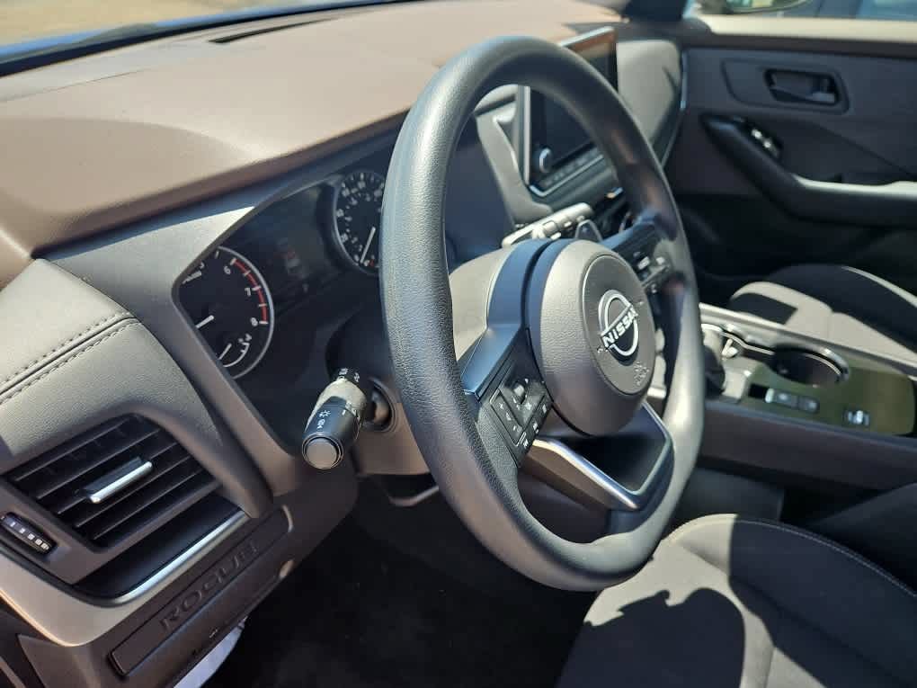 Used 2023 Nissan Rogue S FWD image 2