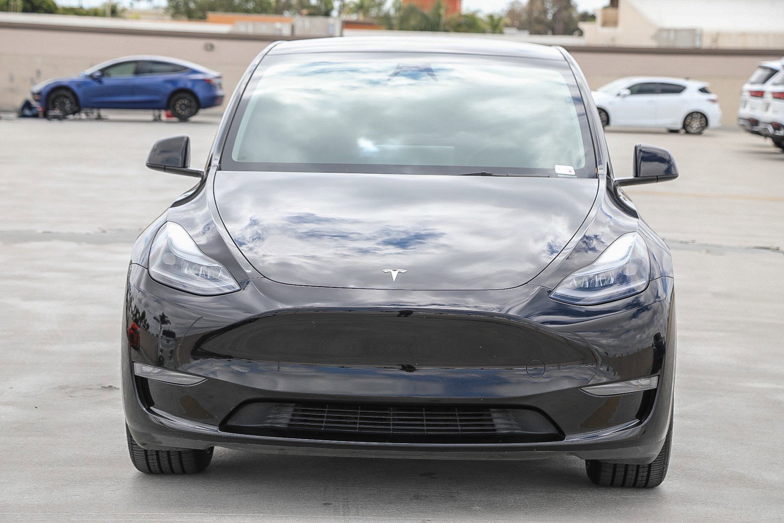 Used 2024 Tesla Model Y Long Range AWD/4WD image 2