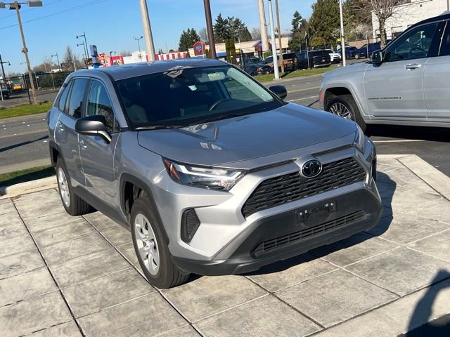 Used 2025 Toyota RAV4 LE image 5
