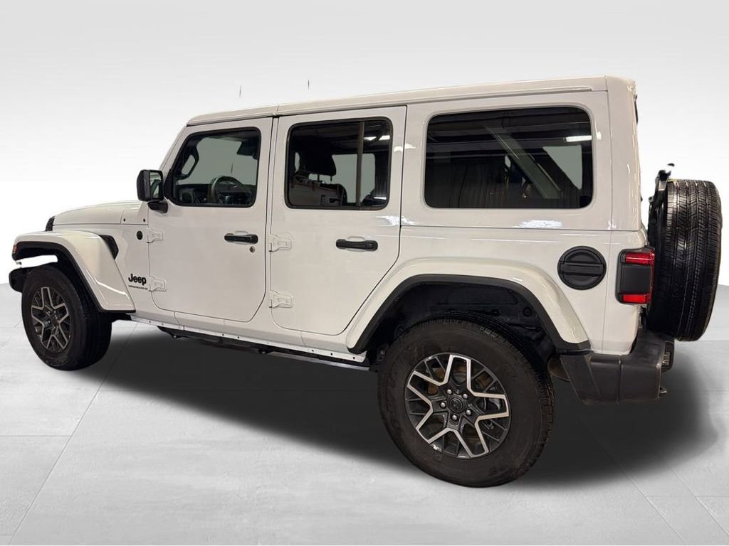 Used 2025 Jeep Wrangler Sahara image 3