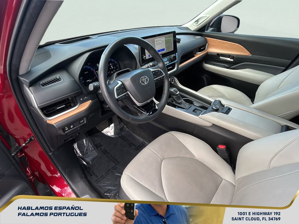 Used 2025 Toyota Grand Highlander AWD image 14