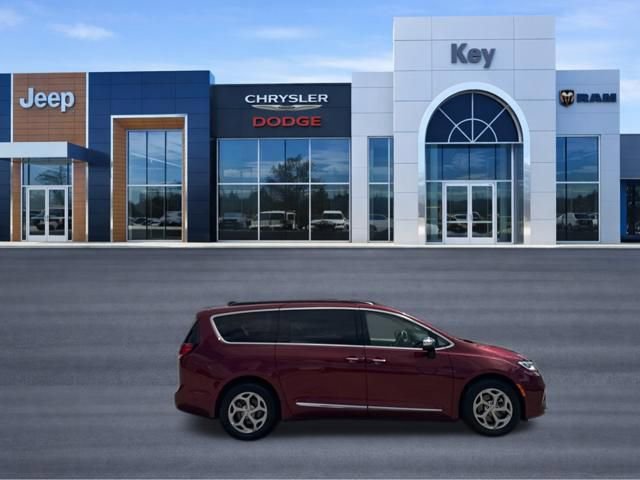 Used 2023 Chrysler Pacifica Limited FWD image 7