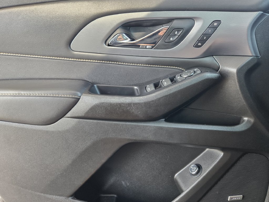 Used 2021 Chevrolet Traverse Premier w/ Redline Edition FWD image 23